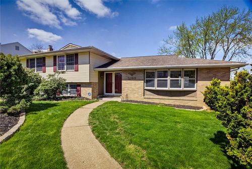 1768 Taper Dr, Upper St. Clair, PA, 15241-2656 | Card Image