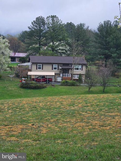 49 Hope Acres Dr, BERKELEY SPRINGS, WV, 25411-5602 | Card Image