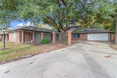 1318 Independence Dr, Slidell, LA, 70458-2121 | Card Image