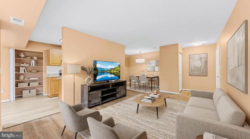 201-9560 Cannoneer Ct, MANASSAS, VA, 20110-7089 | Card Image