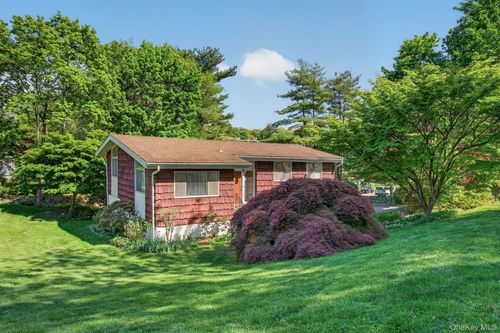 4 Brookdell Dr, Hartsdale, NY, 10530-1709 | Card Image