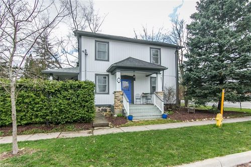 31 Front St, St Jacobs, ON, N0B2N0 | Card Image