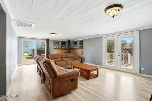 16800 State Route 241, Sunnyside, WA, 98944-9506 | Card Image