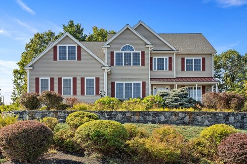 2 Katie Ln, Leominster, MA, 01453-5266 | Card Image