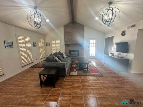 1712 Mountain Shadow Dr, Carlsbad, NM, 88220-4151 | Card Image