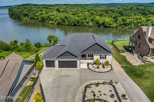 205 Waters Edge Way, Lenoir City, TN, 37771-8576 | Card Image