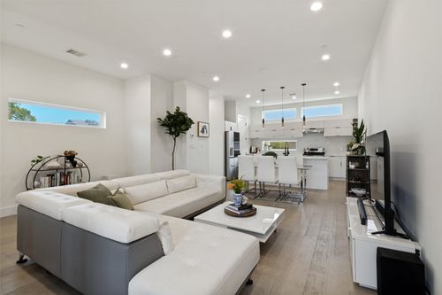 107-145 N Henderson Avenue, Dallas, TX, 75214 | Card Image