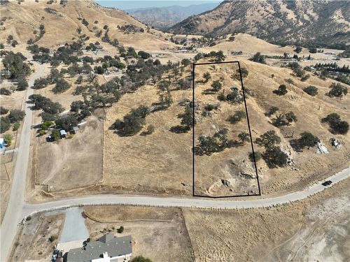 6698 Gaston Dr, Sanger, CA, 93657-9032 | Card Image