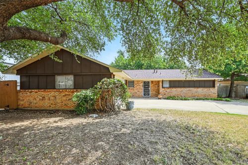 313 Vine St, Euless, TX, 76040-4582 | Card Image