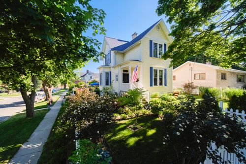 377 4th St, Manistee, MI, 49660-2944 | Card Image