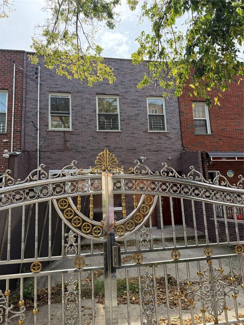 2356 Waterbury Ave, Bronx, NY, 10462-5017 | Card Image