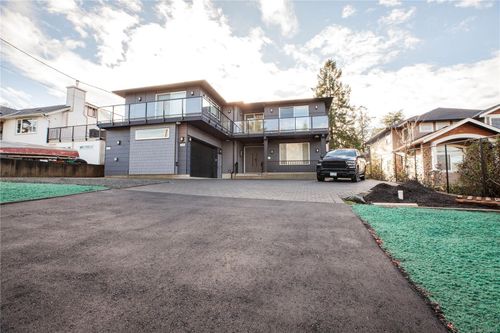 741 Snowdrop Ave, Victoria, BC, V8Z2N3 | Card Image