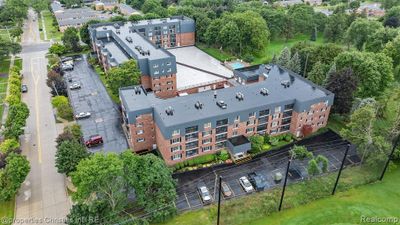 127 - 3439 Benjamin Avenue, Condo with 2 bedrooms, 2 bathrooms and null parking in Royal Oak MI | Image 1