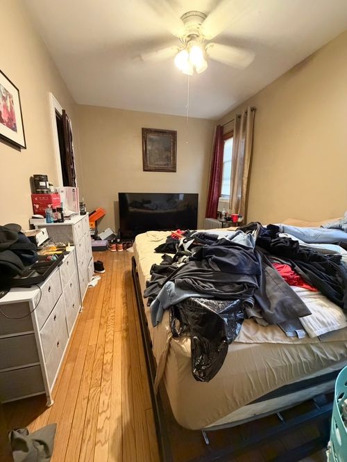 8623 S Cregier Ave, Chicago, IL, 60617-2718 | Card Image