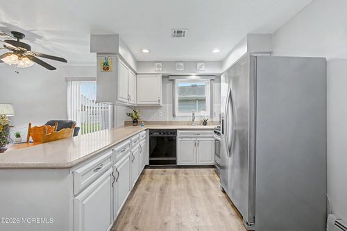 20 Thronbury Ct, Toms River, NJ, 08757-6547 | Card Image