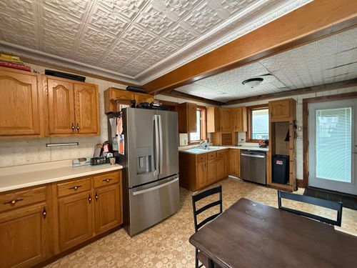 4 Skinner St, Claremont, NH, 03743-4800 | Card Image
