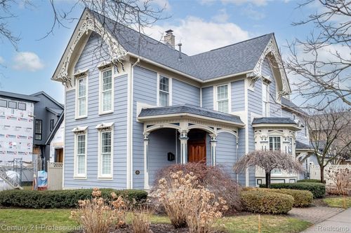 302 W 3rd St, Rochester, MI, 48307-1910 | Card Image