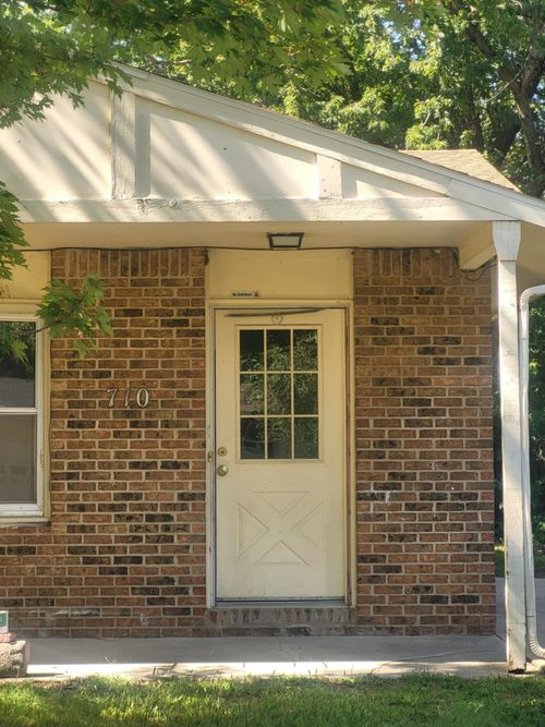 710 Westhaven Dr, Newton, KS, 67114-1432 | Card Image