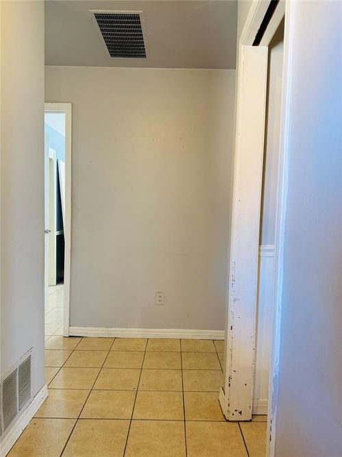 4705 N Libby Ave, Warr Acres, OK, 73122-5324 | Card Image