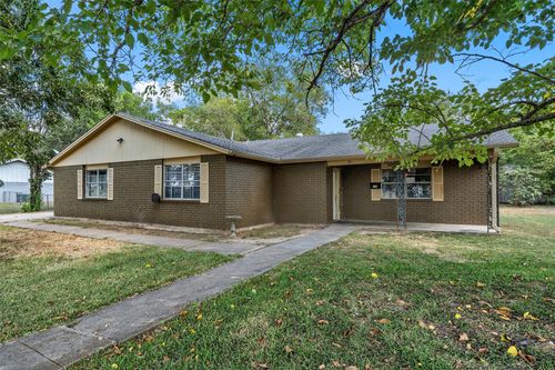 218 N Calhoun St, Groesbeck, TX, 76642-1218 | Card Image