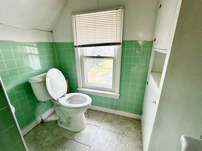 228 Main St, Home with 3 bedrooms, 2 bathrooms and null parking in Hinton WV | Image 28