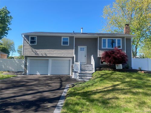 17 Berkeley Ave, Selden, NY, 11784-1901 | Card Image