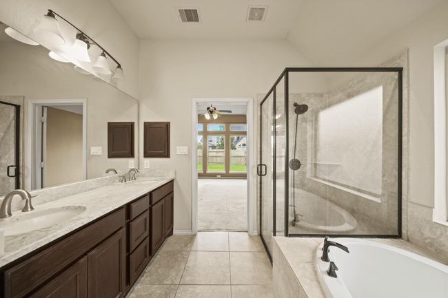 Primary Hollywood bath | Image 19