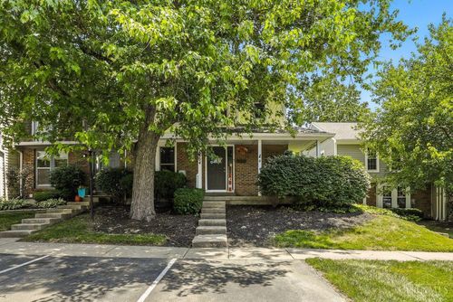 804 Woodlyn Dr S, Anderson Twp, OH, 45230-4428 | Card Image