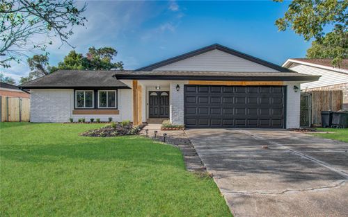 17114 Barcelona Dr, Friendswood, TX, 77546-4165 | Card Image