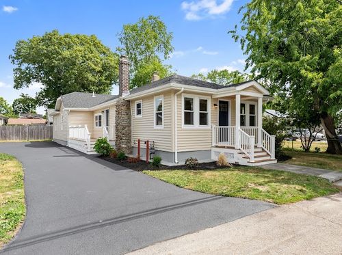 210 Promenade St, Barrington, RI, 02806-1119 | Card Image