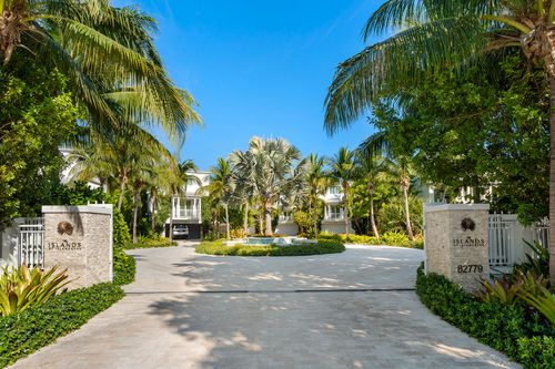 21-82779 Old Hwy, Islamorada, FL, 33036-3627 | Card Image