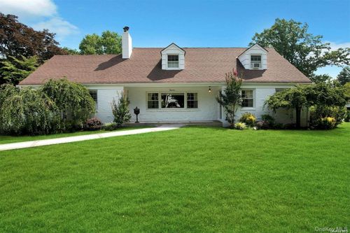 18 Addison Ln, Greenvale, NY, 11548-1136 | Card Image