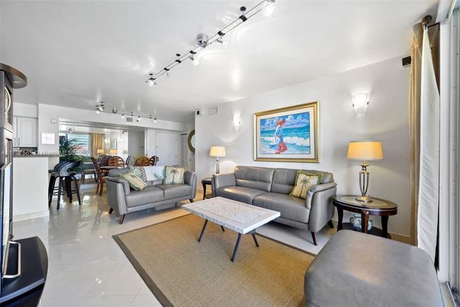 1406 - 19999 E Country Club Dr, Condo with 2 bedrooms, 2 bathrooms and null parking in Aventura FL | Image 12