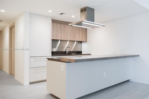 4205-1000 Brickell Plz, Miami, FL, 33131-3833 | Card Image