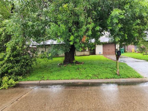 7211 Log View Dr, Houston, TX, 77040-1814 | Card Image