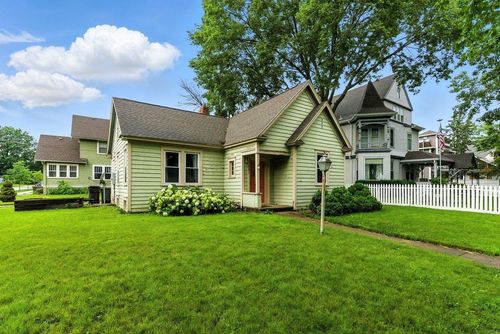 821 Washington Street, Cedar Falls, IA, 50613 | Card Image