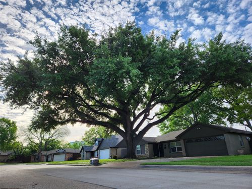 2822 Sunny Hill Ln, Farmers Branch, TX, 75234-7404 | Card Image