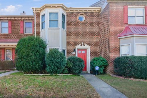 717 Creekside Cres, Chesapeake, VA, 23320-9258 | Card Image