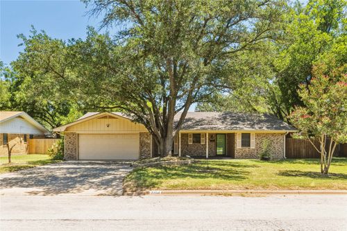 2204 10th St, Brownwood, TX, 76801-5421 | Card Image