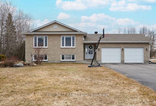 16 Mallard St, Pembroke, ON, K8A8N9 | Card Image