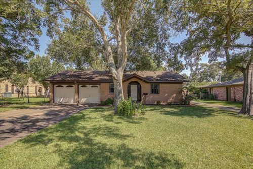 332 Crestwood St, Clute, TX, 77531-4106 | Card Image