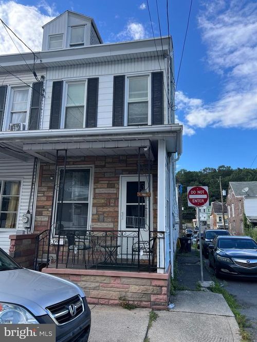 1039 E Pine St, MAHANOY CITY, PA, 17948-2932 | Card Image