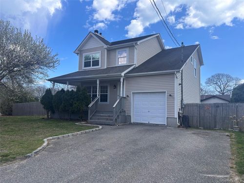 194 E Parkview Dr, Shirley, NY, 11967-4123 | Card Image