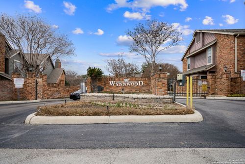 54-54 Chapel Hill Cir, San Antonio, TX, 78240-3903 | Card Image