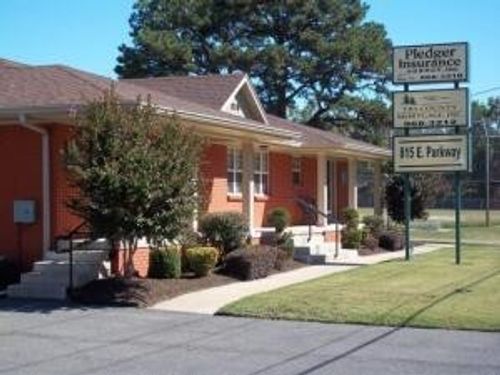 815 Parkway Dr, Russellville, AR, 72801-4203 | Card Image