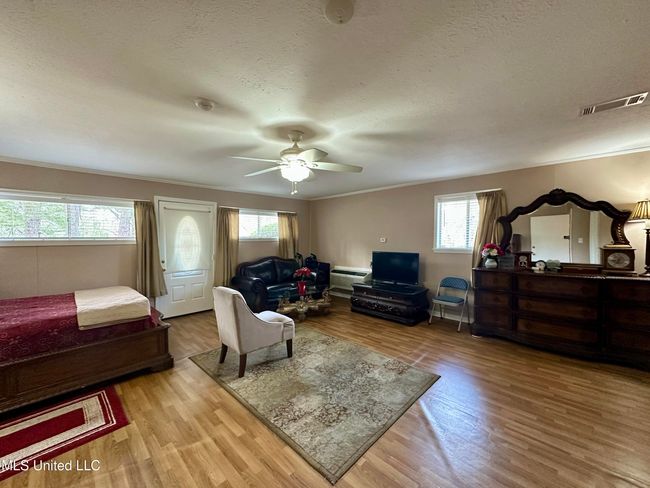PRIMARY BEDROOM | Image 15