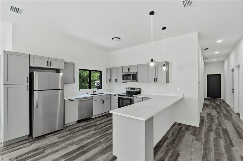 Residential Lease in LEHIGH ACRES 5