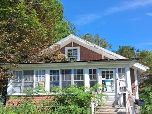 42 Park St, Madison, ME, 04950-1614 | Card Image