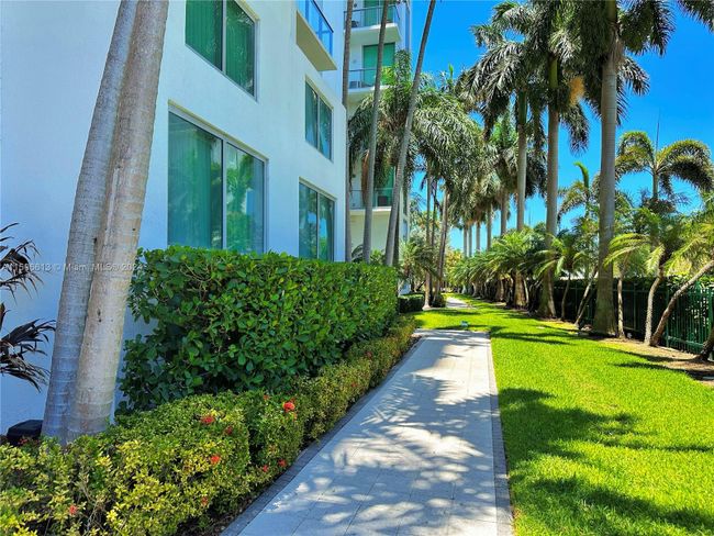 1501 - 7928 East Dr, Condo with 2 bedrooms, 2 bathrooms and null parking in North Bay Village FL | Image 49