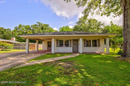 610 Herlihy St, Waveland, MS, 39576-2932 | Card Image